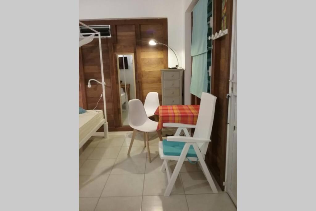 Gite Cajou Dans Jardin Tropical Ventile A Sainte-Anne エクステリア 写真
