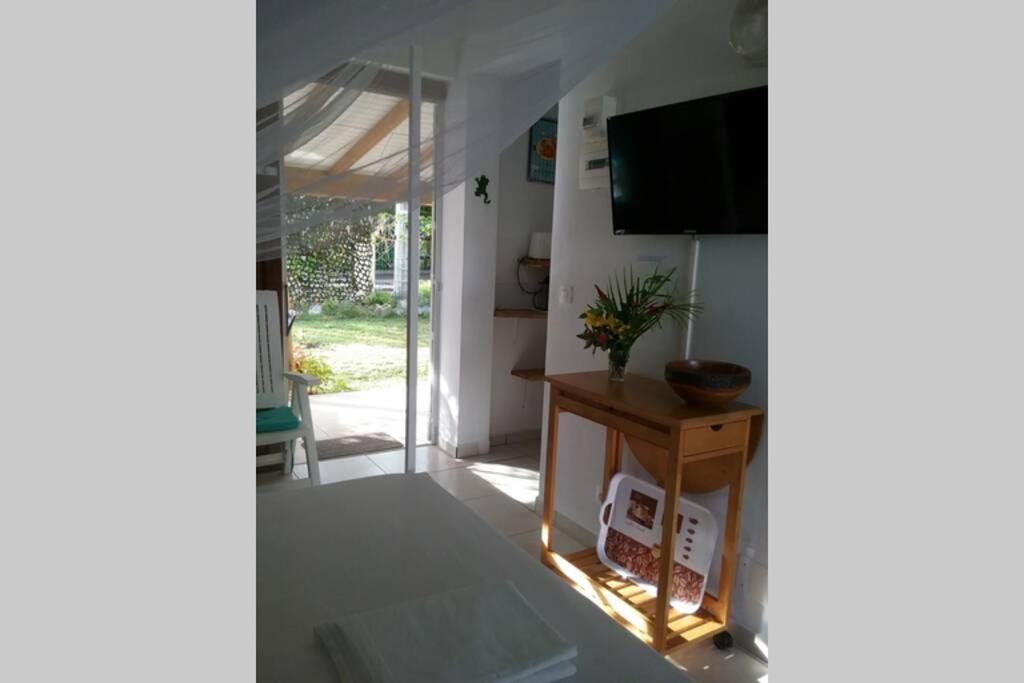 Gite Cajou Dans Jardin Tropical Ventile A Sainte-Anne エクステリア 写真