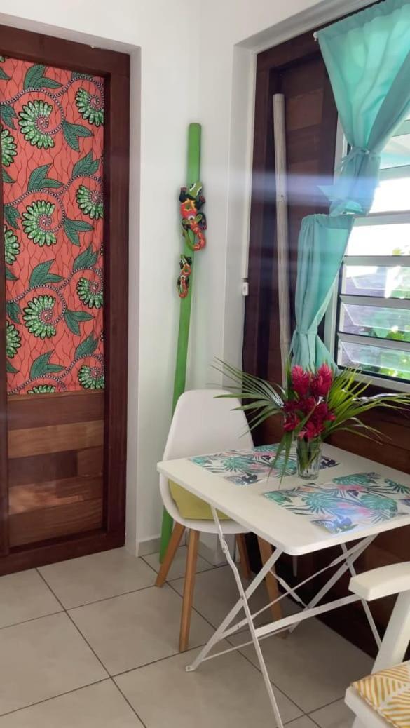 Gite Cajou Dans Jardin Tropical Ventile A Sainte-Anne エクステリア 写真